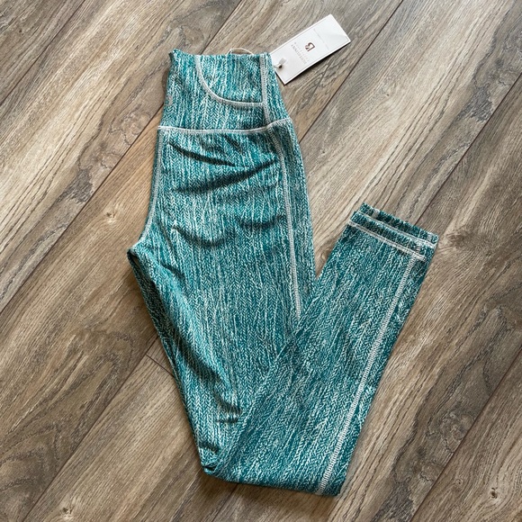 Buffbunny Collection Pants - NWT Buffbunny Jacquard leggings